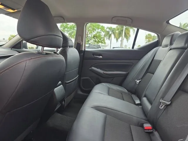 2022 Nissan Altima 2.5 SR photo 16