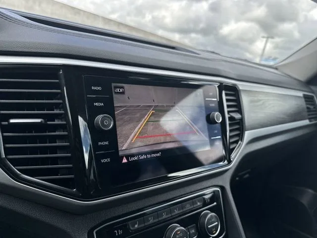 2022 Volkswagen Atlas 2.0T SE w/Technology photo 24