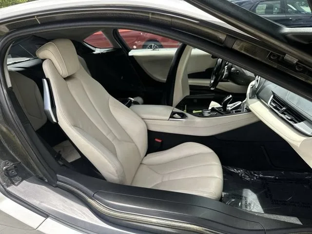 2019 BMW i8 2DR CPE photo 29
