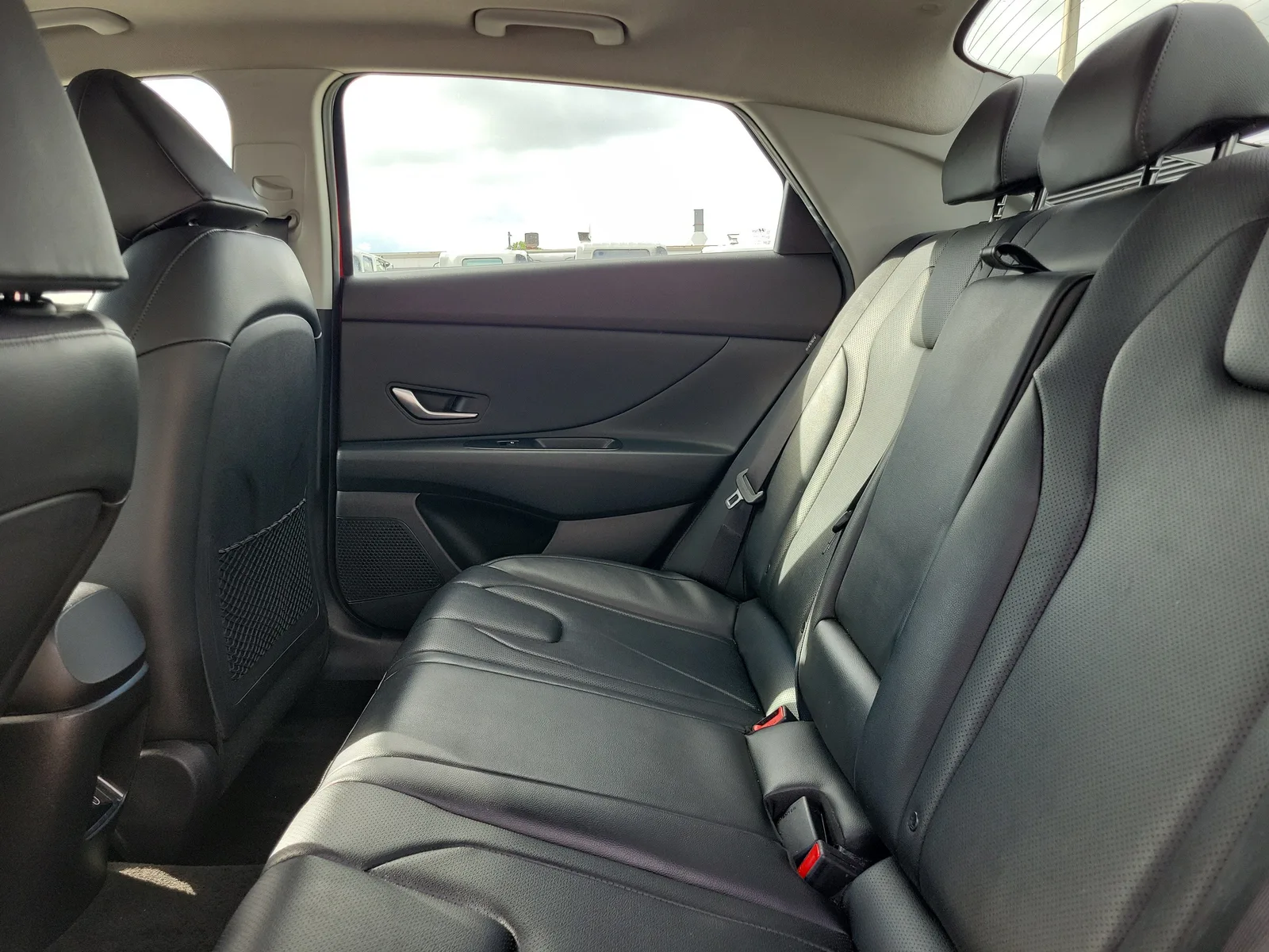 2025 Hyundai Elantra Limited photo 14