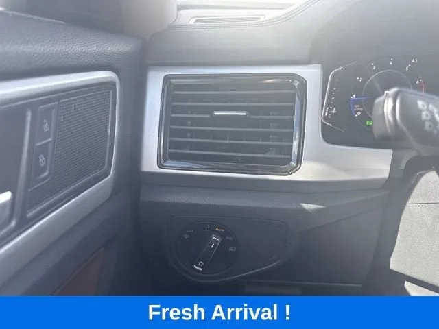 2022 Volkswagen Atlas 2.0T SE w/Technology photo 9