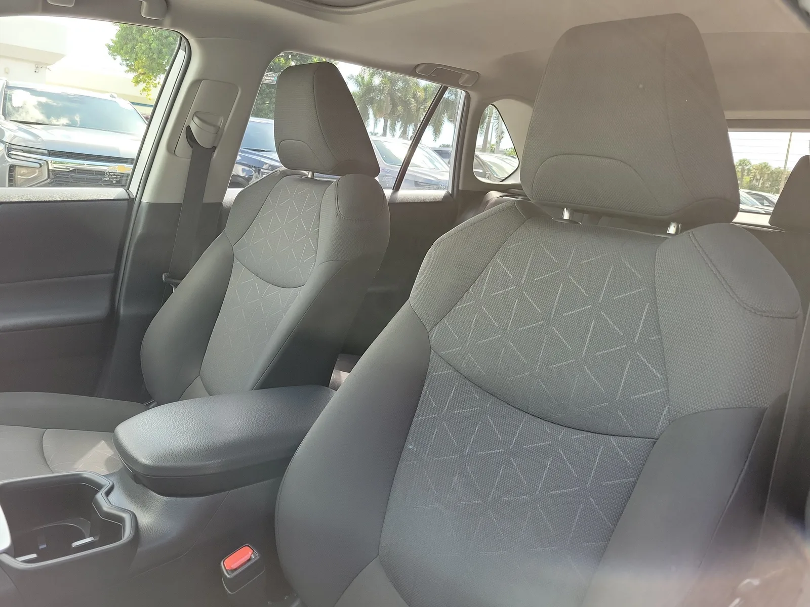 2023 Toyota RAV4 Hybrid XLE photo 22