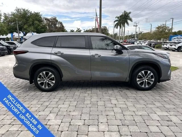 2025 Toyota Highlander LE photo 14