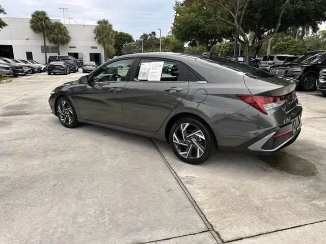 2024 Hyundai Elantra Limited photo 33