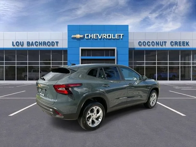 2025 Chevrolet Trax LS photo 8