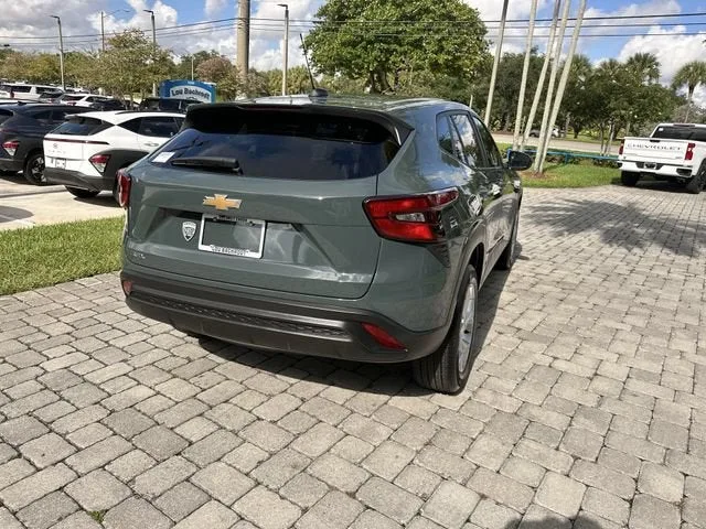 2025 Chevrolet Trax LS photo 37