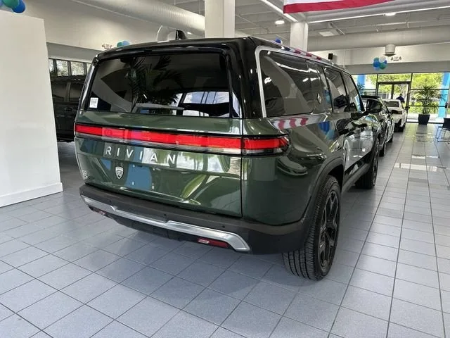 2023 RIVIAN R1S Adventure photo 34
