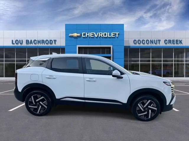 2025 Nissan Kicks SV photo 9