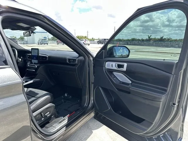 2020 Ford Explorer ST photo 23