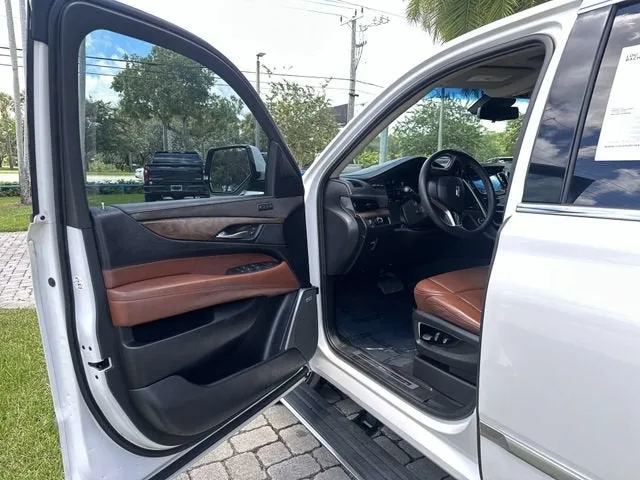 2018 Cadillac Escalade Premium Luxury photo 22