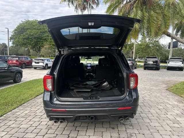 2023 Ford Explorer ST photo 28