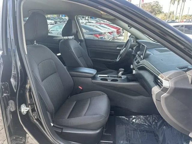 2025 Nissan Altima SV photo 29