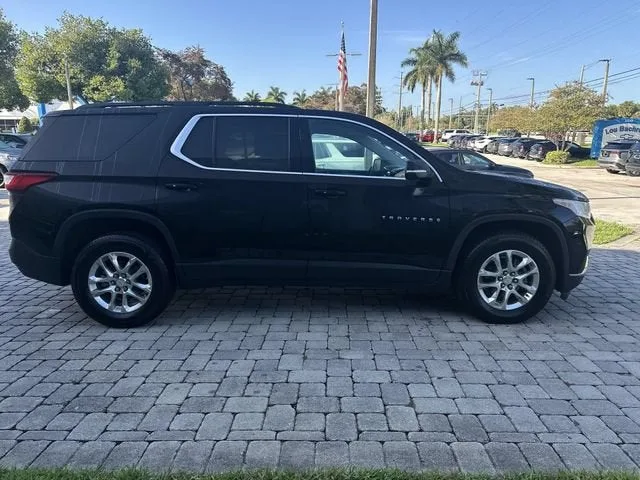 2021 Chevrolet Traverse LT Leather photo 14