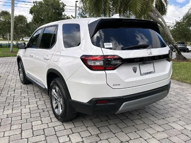 2024 Honda Pilot EX-L 7 Passenger photo 34