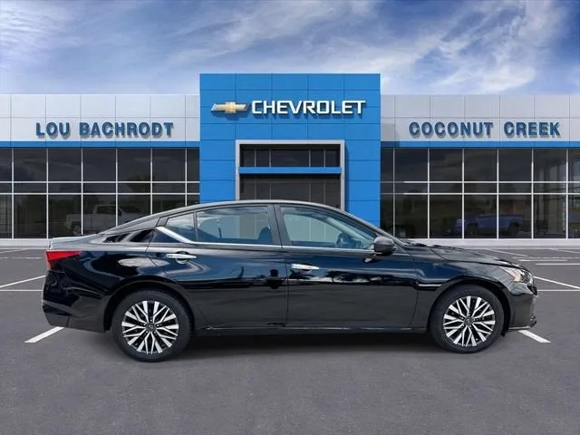 2024 Nissan Altima 2.5 SV photo 9