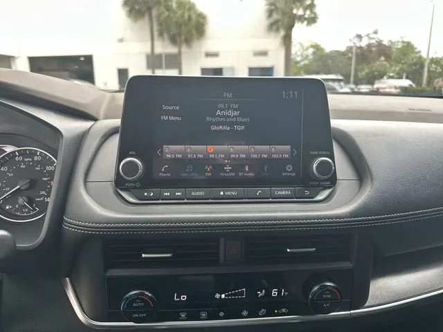 2023 Nissan Rogue SV photo 25