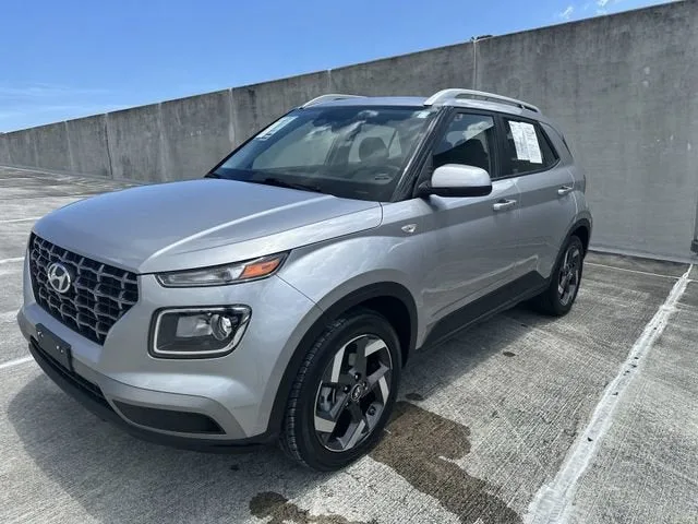 2025 Hyundai Venue SEL photo 14