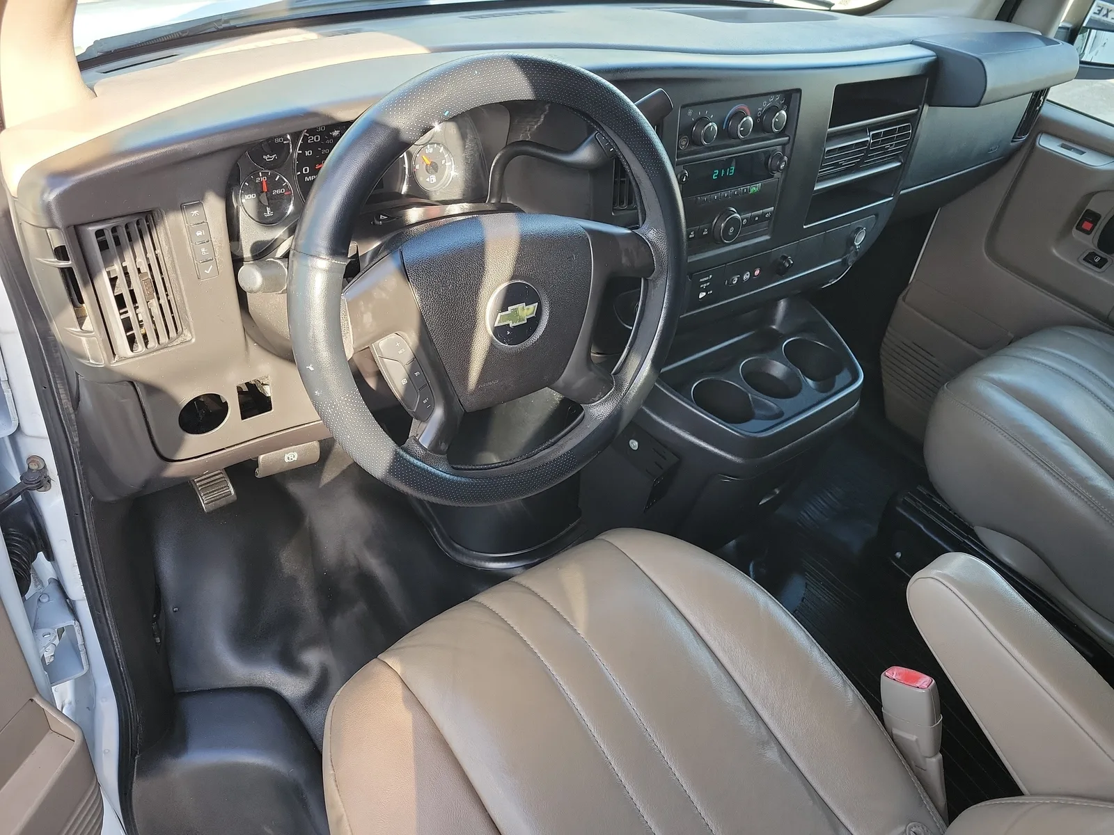 2014 Chevrolet Express Passenger 2500 LS photo 18