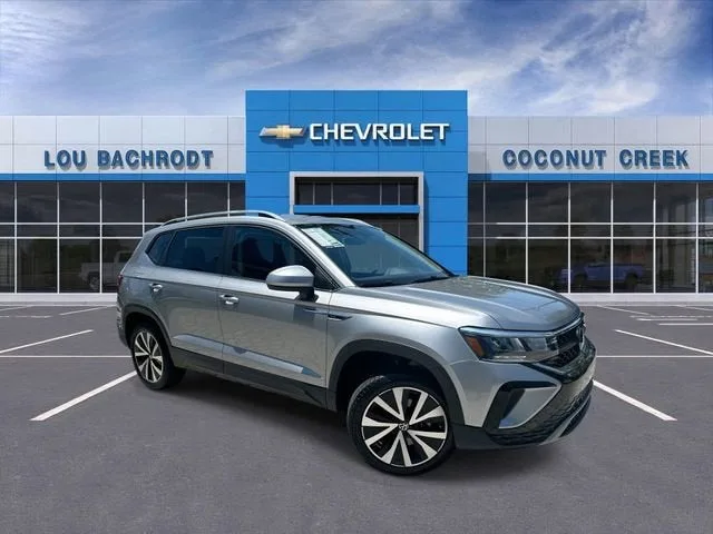 2024 Volkswagen Taos SE photo 2