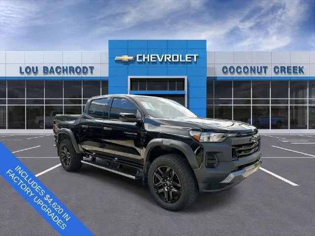 2023 Chevrolet Colorado 4WD Trail Boss photo 2