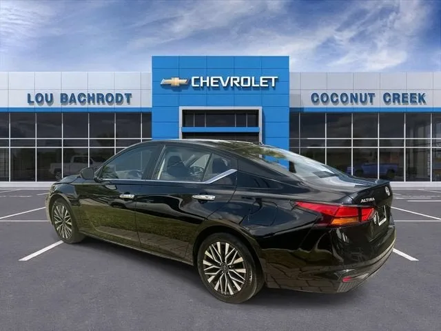 2025 Nissan Altima SV photo 6