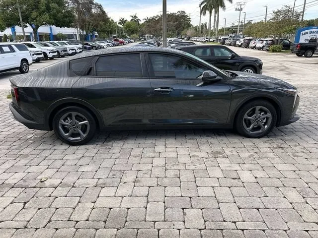 2025 Kia K4 LXS photo 14