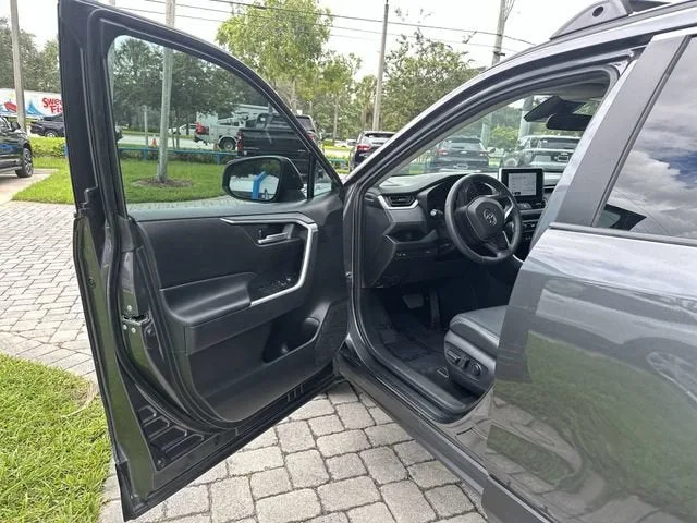2024 Toyota RAV4 XLE Premium photo 22