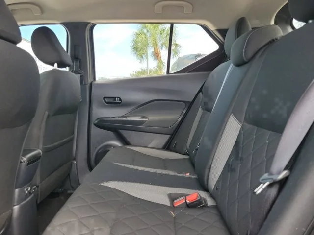 2020 Nissan Kicks S photo 14