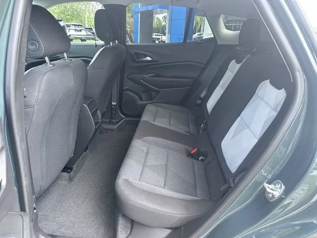2025 Chevrolet Trax LS photo 27