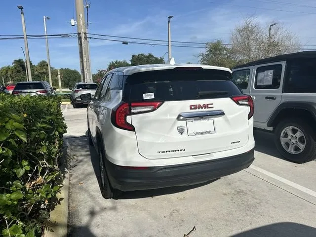 2024 GMC Terrain SLE photo 19