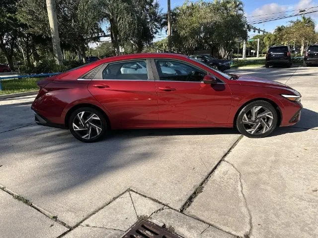 2025 Hyundai Elantra SEL Convenience photo 14