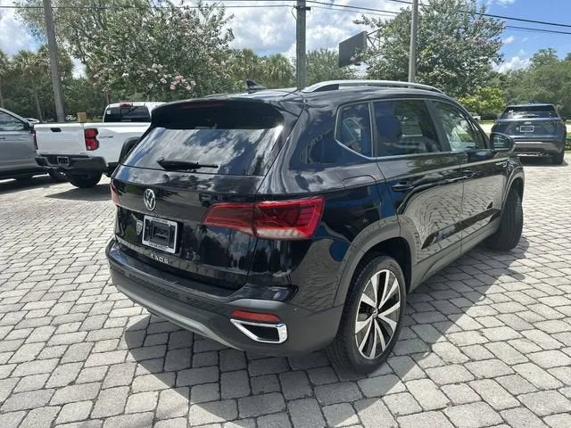 2024 Volkswagen Taos SE photo 34