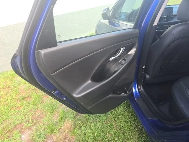 2020 Hyundai Elantra GT 5DR HB AT photo 14