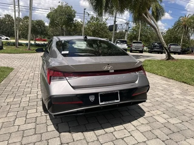 2025 Hyundai Elantra SEL Convenience photo 36
