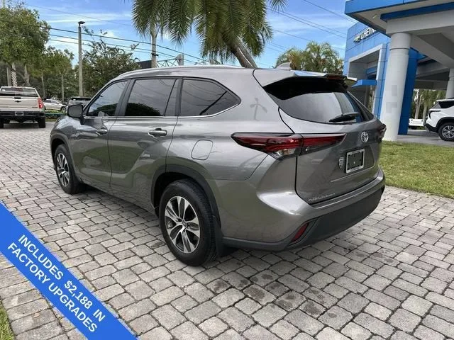 2025 Toyota Highlander LE photo 33