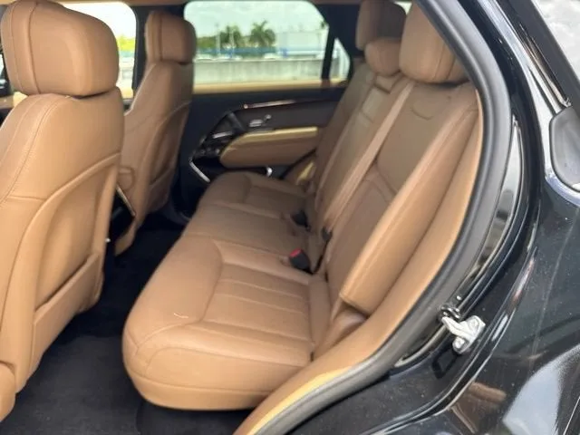 2023 Land Rover Range Rover Sport SE photo 3
