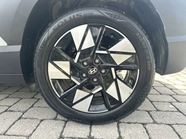 2025 Hyundai Kona SEL photo 11