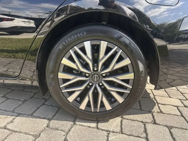 2025 Nissan Altima SV photo 11