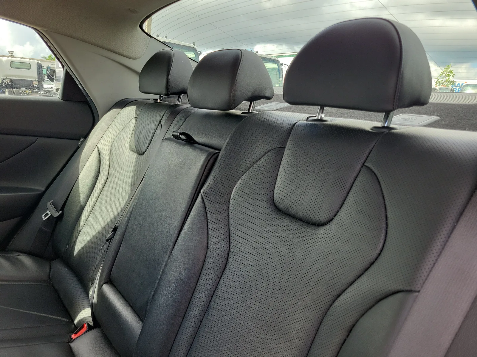2025 Hyundai Elantra Limited photo 13