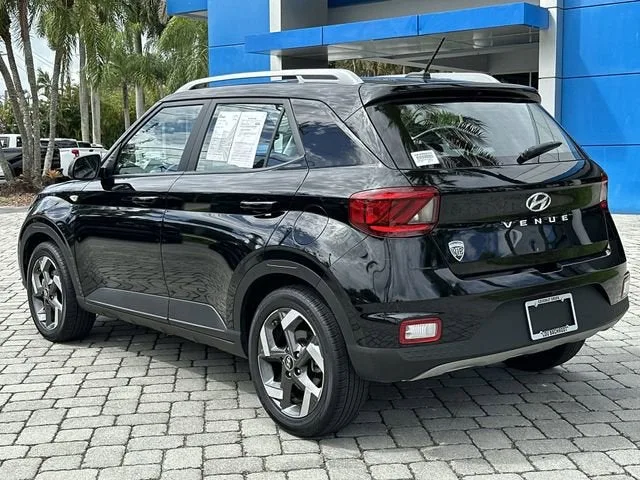 2025 Hyundai Venue SEL photo 33