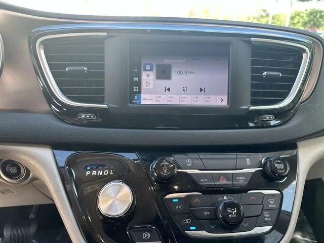2023 Chrysler Voyager LX photo 25