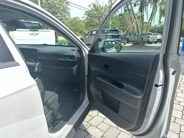 2025 Hyundai Kona SEL photo 23