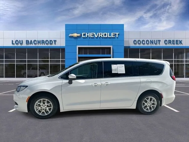 2023 Chrysler Voyager LX photo 5