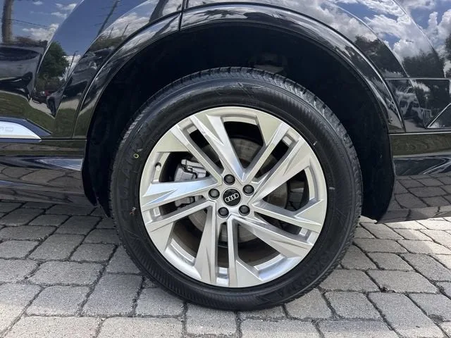 2021 Audi Q7 Premium Plus photo 11