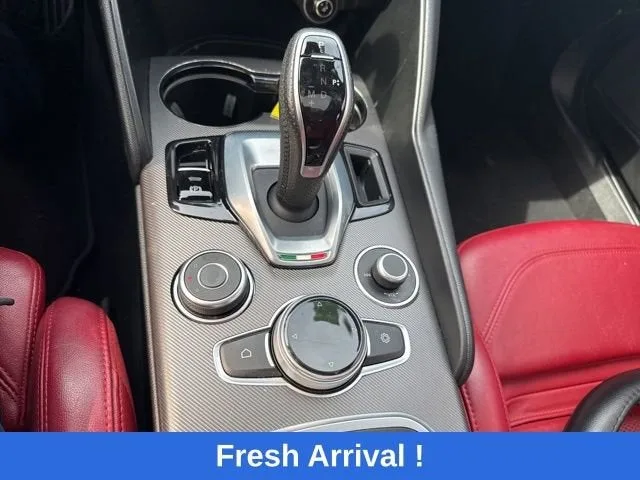 2022 Alfa Romeo Giulia Veloce photo 8