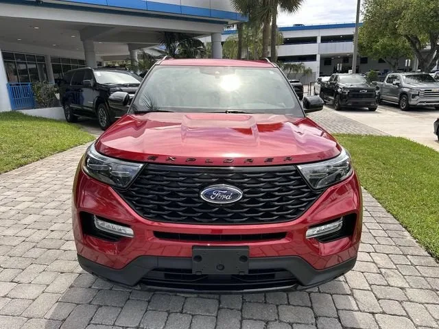 2023 Ford Explorer ST-Line photo 18
