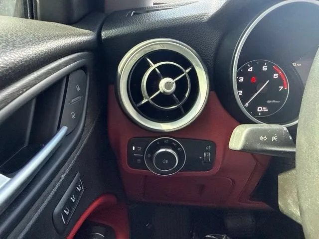 2020 Alfa Romeo Stelvio Ti photo 9