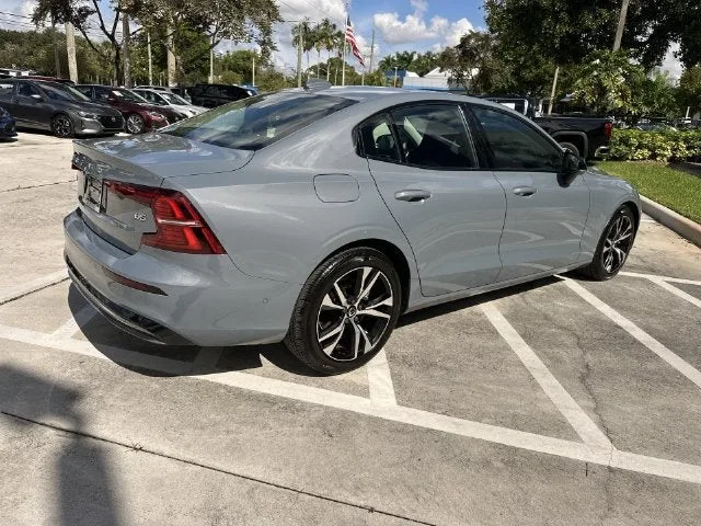 2024 Volvo S60 Plus Dark Theme photo 38