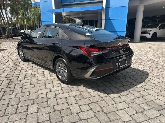 2024 Hyundai Elantra SEL photo 34