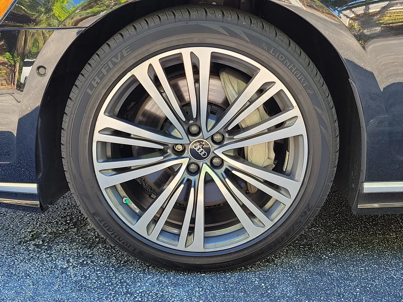 2023 Audi A8 4DR L QTRO 55 TFS photo 9
